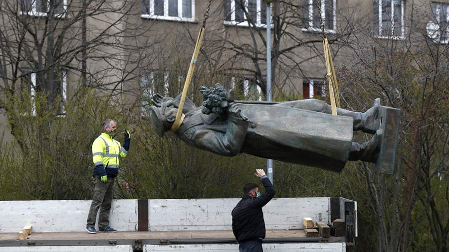 Máme další černý puntík. Ruské Izvestije informují, že na dotaz ruského velvyslance Zmejevského, kde je Koněv, Lipavský zareagoval, co je vám po tom. 
iz.ru/1883279/2025-0…