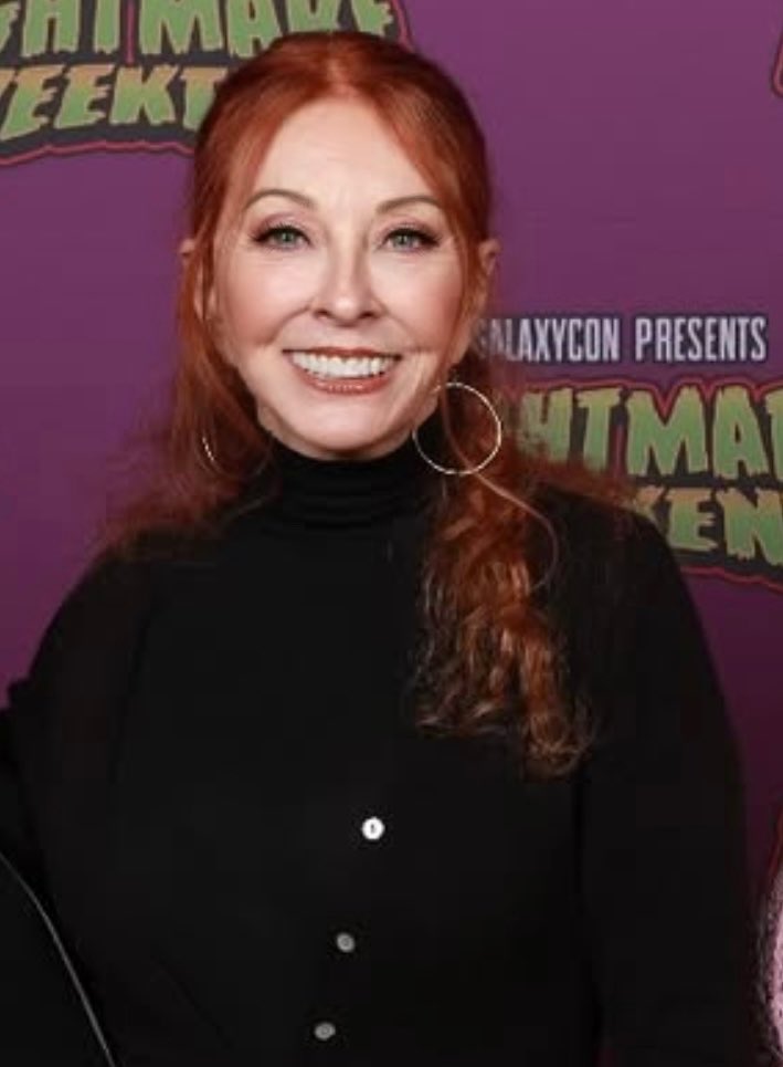 Cassandra Peterson this past weekend during photo ops with her fans.