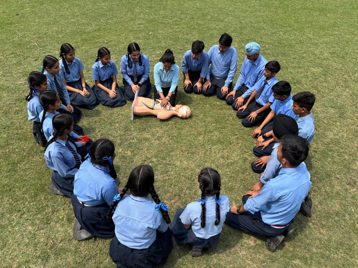 SaranshSch9719's tweet image. Saransh International School marked #RedCrossDay with interactive lessons on safety, first aid, and preparedness—empowering students with life-saving skills and awareness. 

#SafetyFirst #LearnToSaveLives #YouthEmpowerment