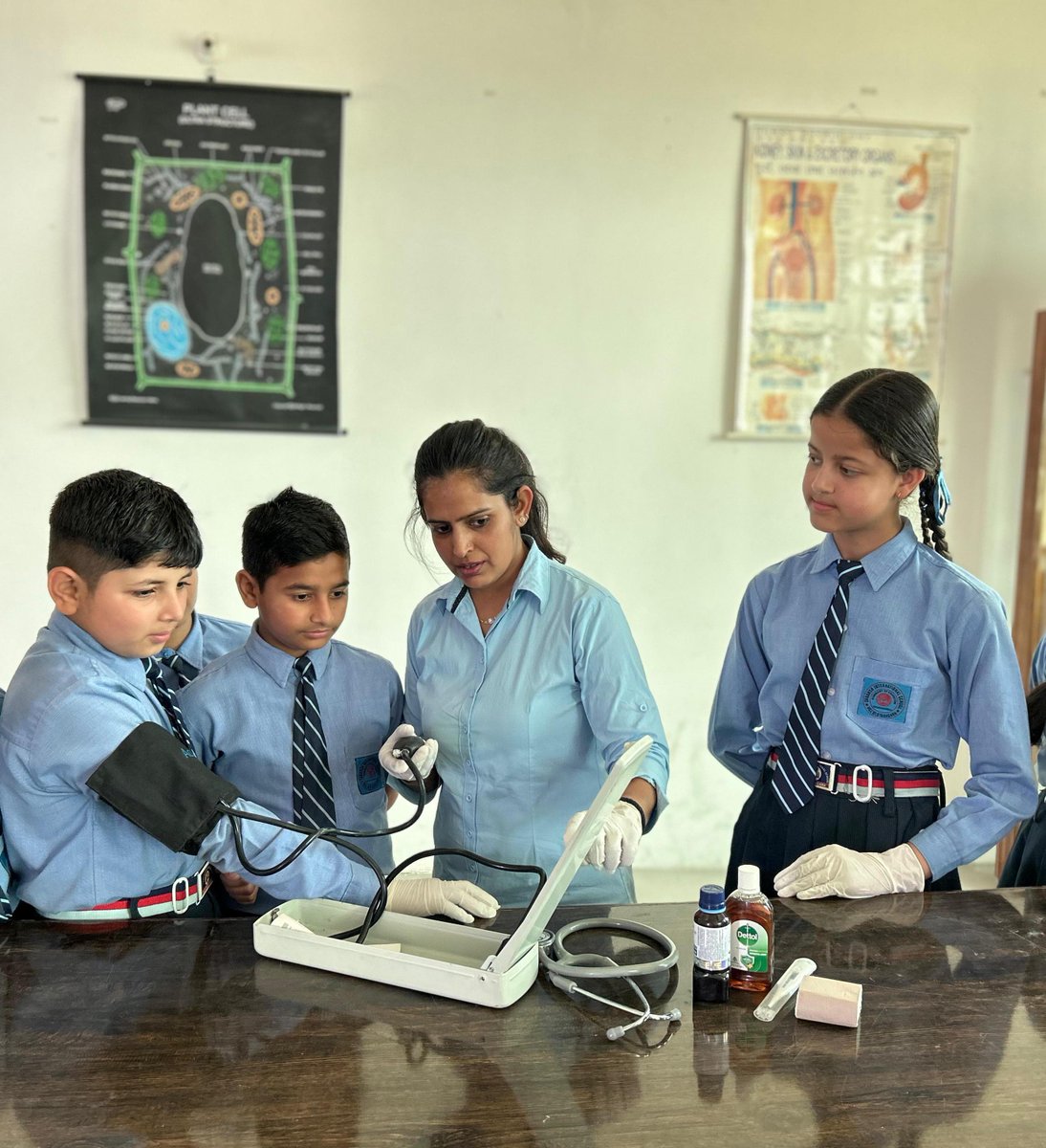 SaranshSch9719's tweet image. Saransh International School marked #RedCrossDay with interactive lessons on safety, first aid, and preparedness—empowering students with life-saving skills and awareness. 

#SafetyFirst #LearnToSaveLives #YouthEmpowerment