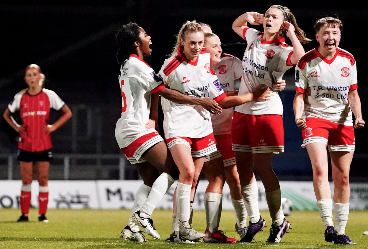 No greater feeling than a last minute equaliser on derby day ⚽️⚽️

#UTW