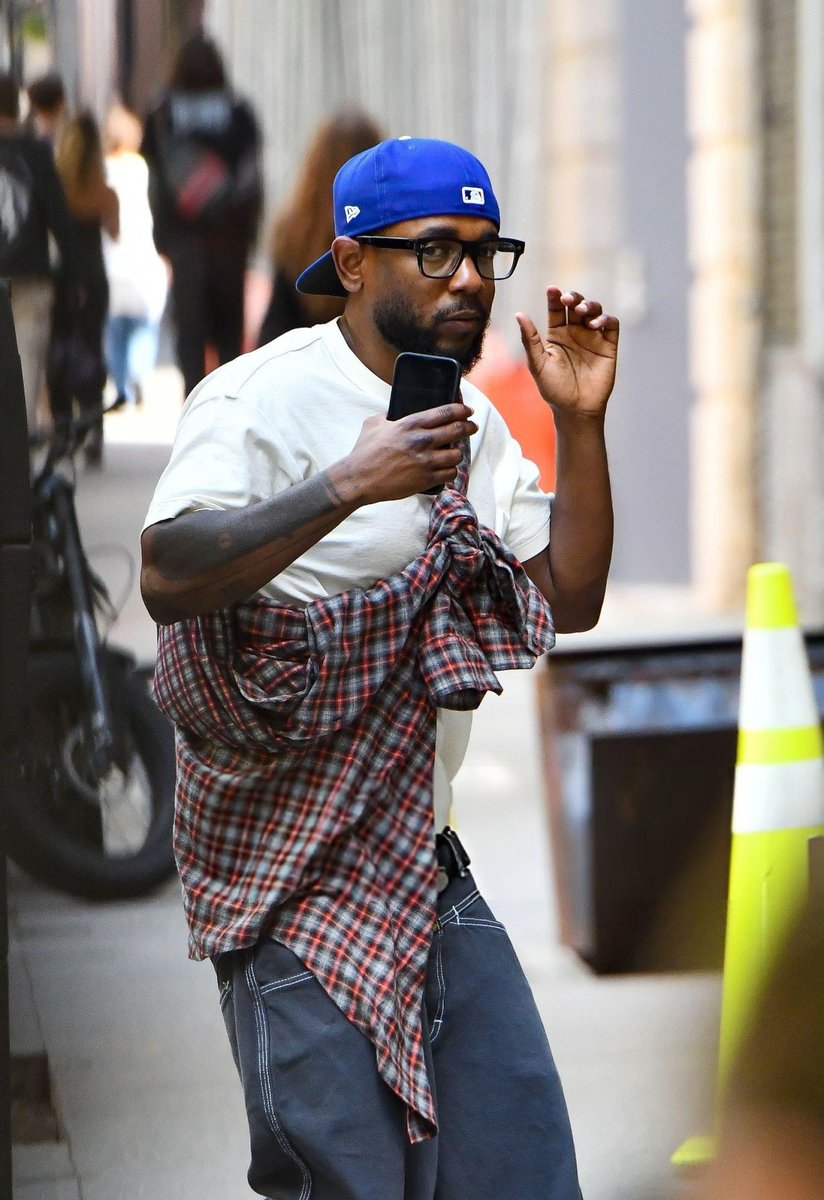 Kurrco's tweet photo. Kendrick Lamar was seen arriving at a studio in New York while on tour 📸

New music on the way? 👀