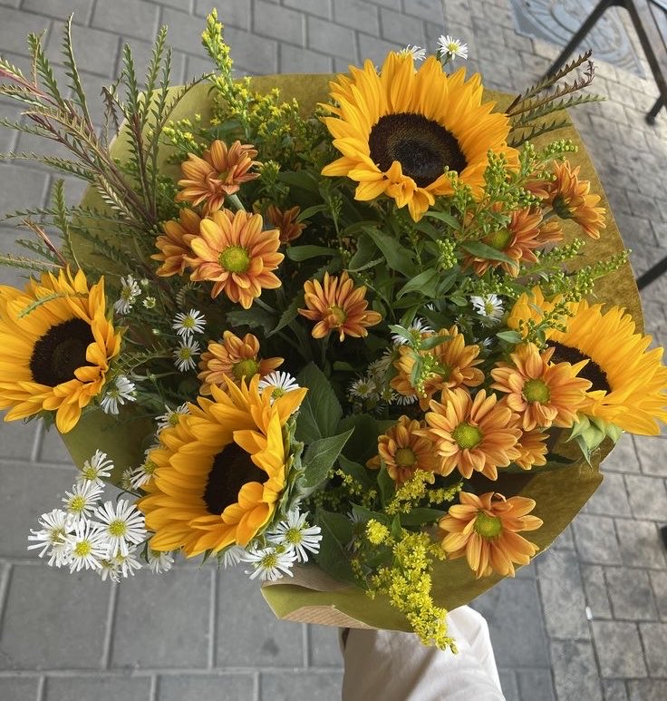 sunflowerchives's tweet photo. Repost if you love yellow💛 https://t.co/dbmdlNR8Ae