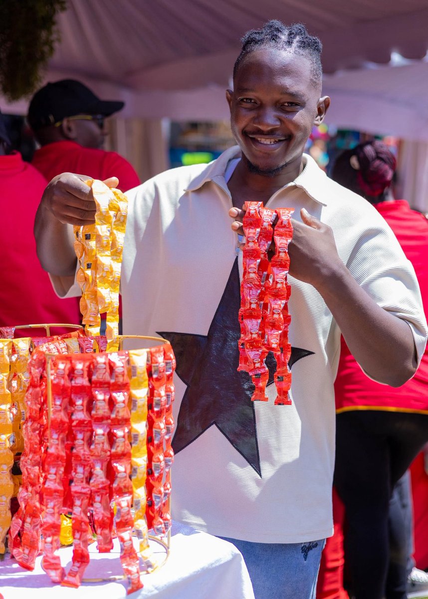 PyeparFaisal's tweet photo. From A to B… Same great product, with a twist in packaging to give you a #KaCubeKuString cooking experience 😉 https://t.co/wXIn0gVfVG