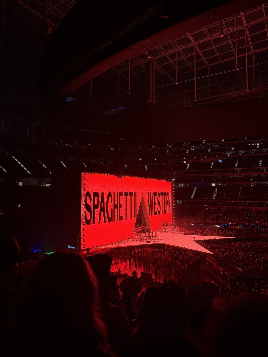 stephhmedina13's tweet photo. holy fuck beyonce dude thank you beyonce https://t.co/KjFUnP4ENQ