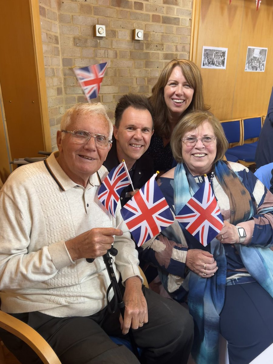 Great VE Day Celebration  with Par Larkin , Sis &amp; Great catching up with friends of many years 🌟 Raising money for We Are Beams 🇬🇧🌟🇬🇧🌟🇬🇧🌟🇬🇧🌟🇬🇧🌟 #VEDay80