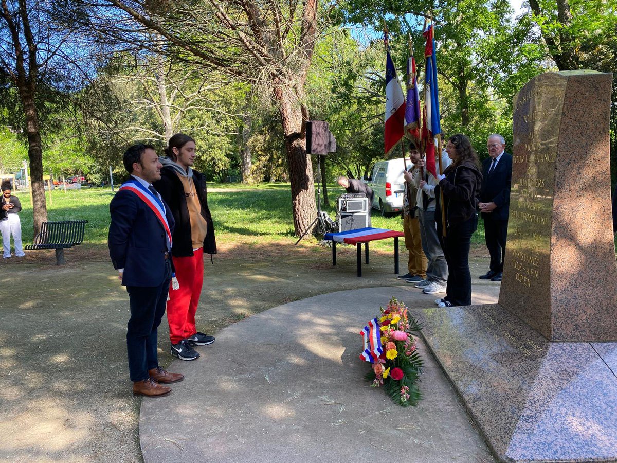 CognardGaetan's tweet photo. Je reprensentais @jlmoudenc pour la Cérémonie du 80 eme anniversaire 8 mai 1945 sur bellefontaine au #Mirail.
Les jeunes de l’école de la deuxième chance étaient nombreux pour la commémoration. https://t.co/McNAb4RZX4