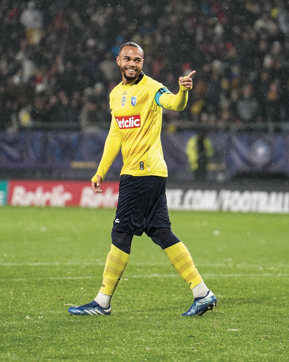 FCSM_officiel's tweet photo. 🎂🎉 En ce jeudi 8 mai, on souhaite tous un joyeux anniversaire à Thomas Fontaine et Boris Moltenis, qui fêtent respectivement leurs 34 et 26 ans ! https://t.co/hcyOn4OcQz