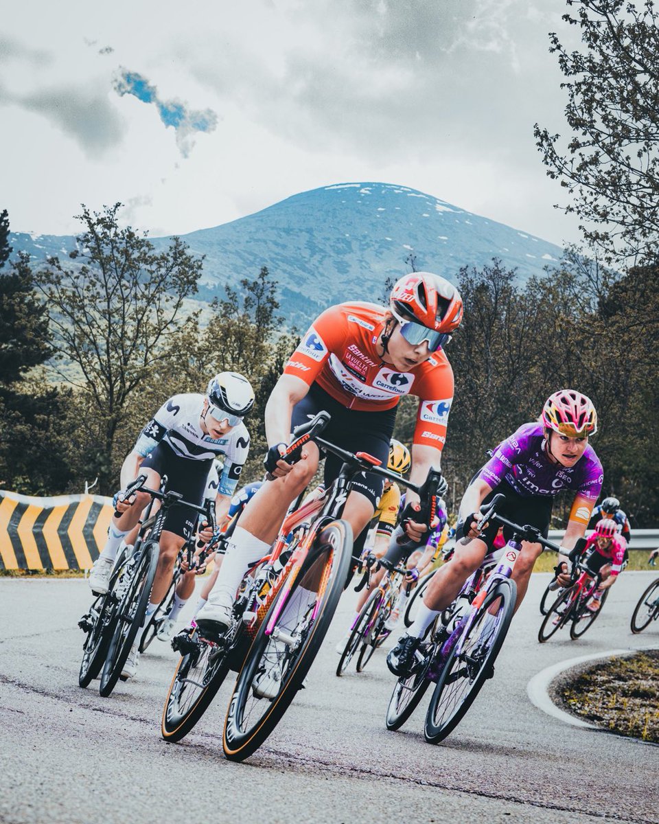 Arranca la montaña en <a href="/LaVueltaFem/">La Vuelta Femenina by Carrefour.es</a> 
📸 <a href="/cxcling/">Cxcling Creative Agency</a> | #CarrefourConLaVuelta.