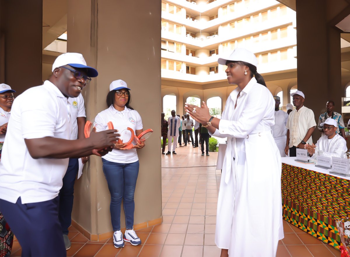 planification.gouv.tg/les-retraites-… Ce geste, a précisé Mme le Ministre, représente la reconnaissance du chef de l’Etat pour l’engagement, l’assiduité et la loyauté de ces compatriotes tout au long de leur carrière au service de l’État. Elle a également félicité au nom du Chef de l’Etat ...