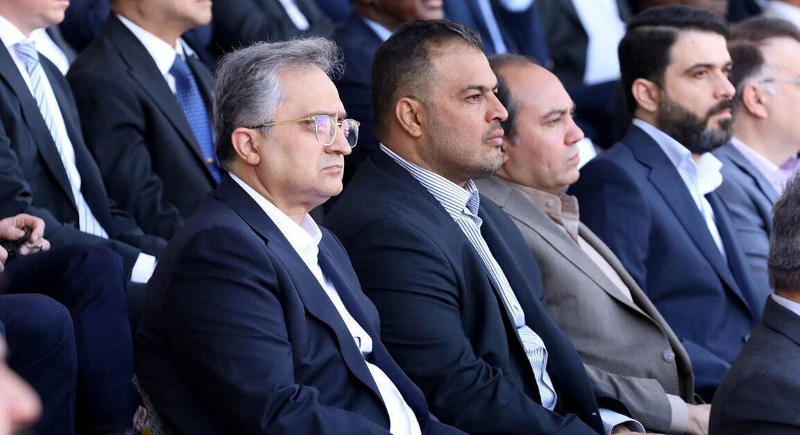 Naftaranews's tweet photo. افتتاح رسمی بیست‌ونهمین نمایشگاه نفت

#نفت_آرا؛بیست‌ونهمین نمایشگاه بین‌المللی نفت، گاز، پالایش و پتروشیمی امروز (پنج‌شنبه، ۱۸ اردیبهشت) با حضور محسن پاک‌نژاد، وزیر نفت و با رونمایی از نشان این دوره از نمایشگاه به‌طور رسمی افتتاح شد. https://t.co/dqRp8HuhzH