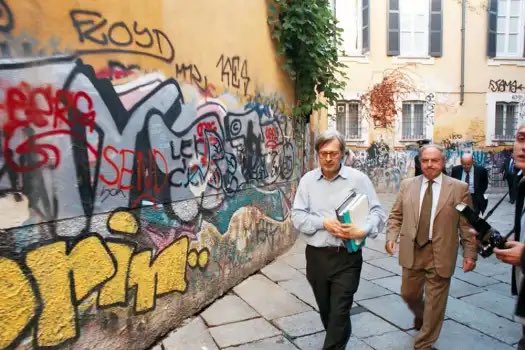 colomboclerici's tweet photo. #GraffitismoVandalico a #Milano #Mi - Convegno a #PalazzoMarino #ComunediMilano il 22 maggio2025 #Assoedilizia #CoordinamentoComitatiMilanesi - #Graffiti #graffitismo #imbrattamentoMuri #DecorodellaCitta #Vandalismo -  https://t.co/ayFl8NHZeH https://t.co/TpdCQXJkBE