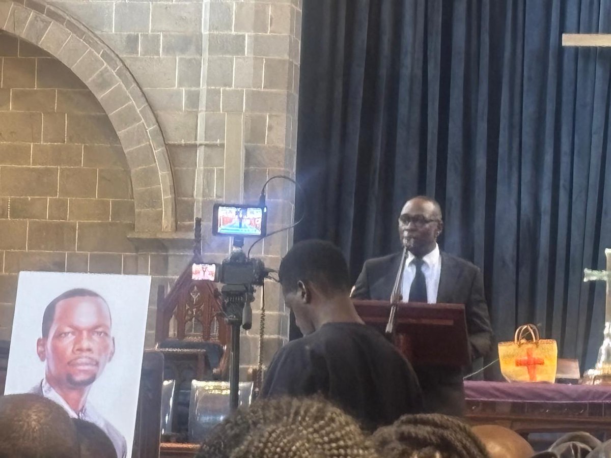 KenyaEditors's tweet photo. KEG member Ochieng Rapuro made remarks on behalf of the media fraternity at the memorial service of Ochieng Ogodo.
Ogodo will be buried on Friday, May 9th, 2025.
Fare thee well, #Ogodo. https://t.co/kfxgstewb0