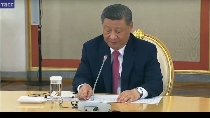 Vladimir Putin held a meeting with Xi Jinping.