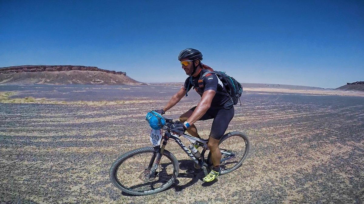 Si pudiérais compartir esta publicación, tuiter ciclista, os lo agradecería, a ver si haciendo presión sirve para algo.

Un colega de Pamplona está ingresado en un hospital de Marruecos porque tuvo una caída en la etapa 5 de la Titan Desert. Clavícula rota y varias costillas, con