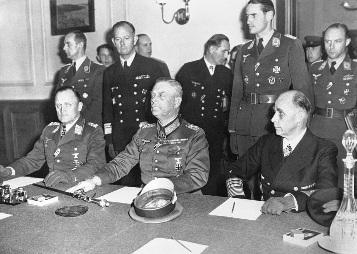 80e anniversaire de la Victoire | 

Le 7 mai 1945, à 23h01 heure locale, la signature de la capitulation par l’Allemagne nazie met fin à la Seconde Guerre mondiale en Europe, après 6 années d’âpres combats et de sacrifices.