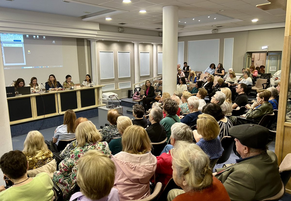 Ξεκίνησε στο κατάμεστο Πνευματικό Κέντρο του Δήμου Αθηναίων Εκδήλωση για το Κοινό με αφορμή τη Γιορτή της Μητέρας, με συμμετοχή της Θεραπευτικής Κλινικής ΕΚΠΑ!