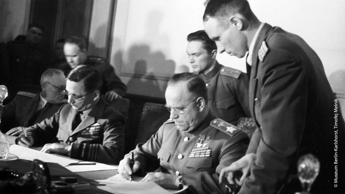 #OnThisDay: Am 8. Mai 1945 endete mit der Kapitulation der Wehrmacht der Zweite Weltkrieg in Europa und die NS-Terrorherrschaft. Zur Aufarbeitung der NS-Verbrechen und des Zweiten Weltkrieges tragen die vom BKM geförderten Gedenkstätten und historischen Museen entscheidend bei.