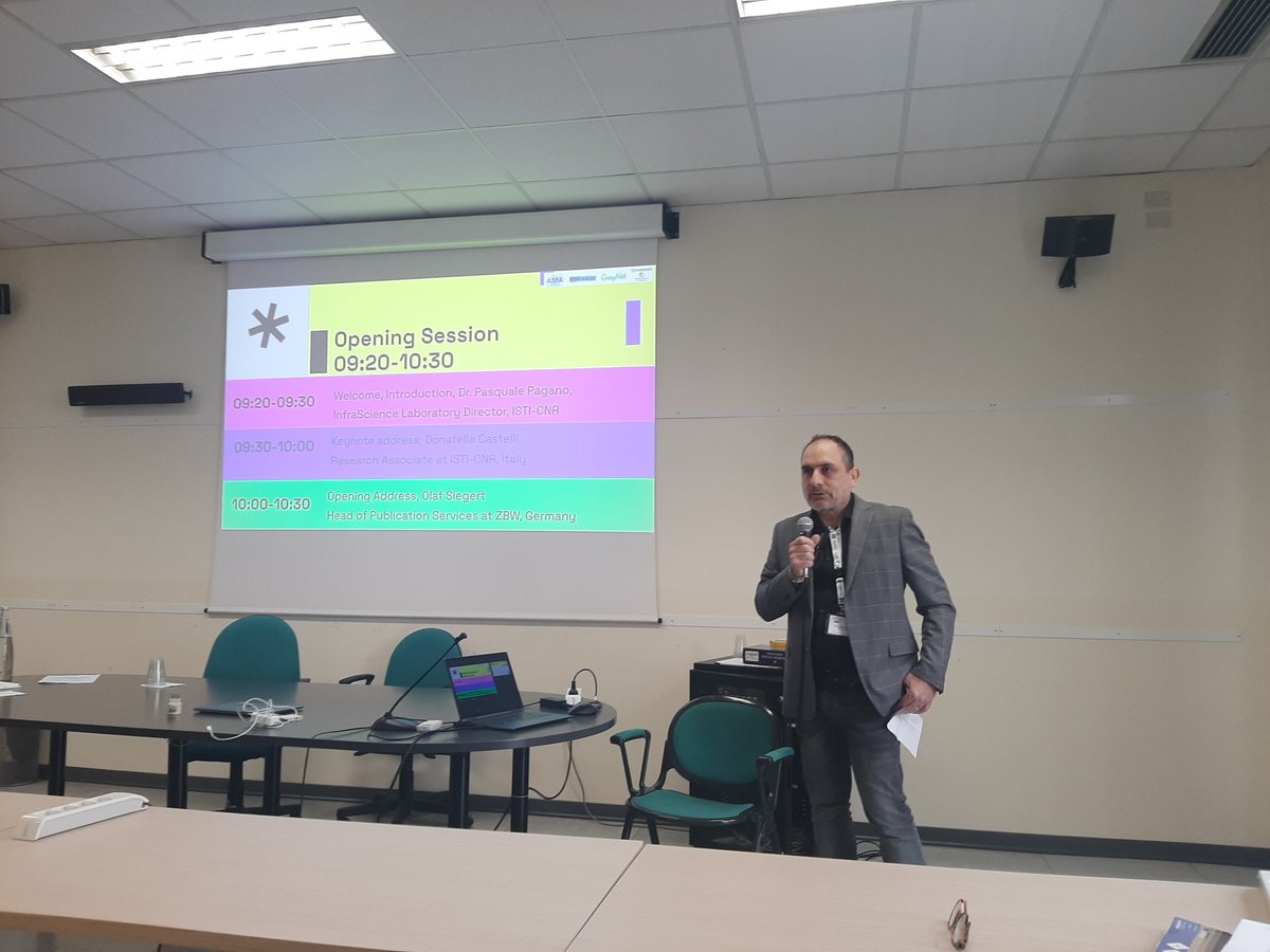 Stephanie Ronan tweet media