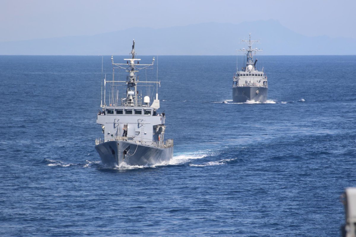 Philippine_Navy's tweet photo. IN PHOTOS | The Indo-Pacific Middle East Deployment 2025 (#IMED25) unit of the @jmsdf_pao_eng conducted a goodwill exercise with the Philippine Navy off the coast of Manila

👉🏽https://t.co/HwdQP0EVbX

#ProtectingtheSeasSecuringOurFuture
#ModernandMultiCapablePHNavy https://t.co/fyTDU77h02