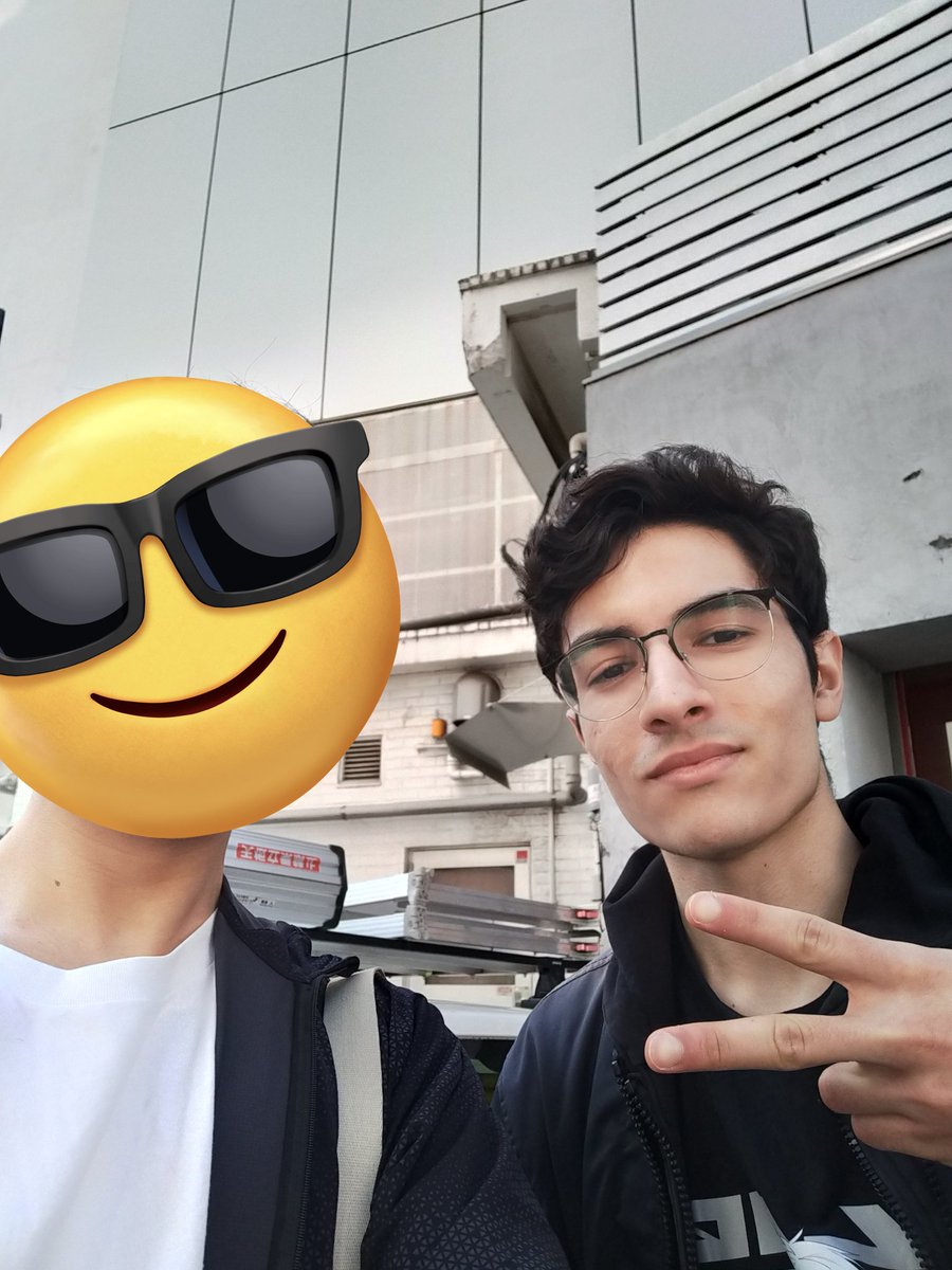 マックの帰りまさかと思ってたまらず声掛けて写真撮ってもらったThank you！
俺のタルタル南蛮バーガーは冷めたしバイトも遅刻しそうだけど収支圧倒的プラスなのでまぁいいか