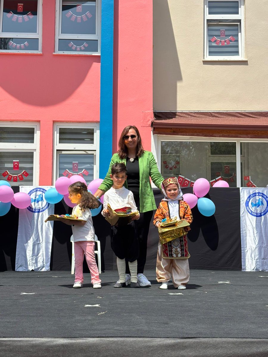 "Gökyüzü ve Uçmak"ve "Canlıların Evi Orman" konulu resim yarışmasında dereceye giren öğrencilere hediyelerini Okul Müdürü Fatma TUTKUN ve Müdür Yardımcısı Leyla Şebnem GÜL YILDIRIMOĞLU takdim ettiler.
<a href="/antalyamem07/">Antalya İl Millî Eğitim Müdürlüğü</a> <a href="/skaygusuz/">Salih Kaygusuz</a> <a href="/MuratpasaMem/">Muratpaşa İlçe Milli Eğitim Müdürlüğü</a> <a href="/mustafacoskunsu/">m.coskunsu</a> <a href="/fatmatutkunnn/">Fatma Tutkun</a>