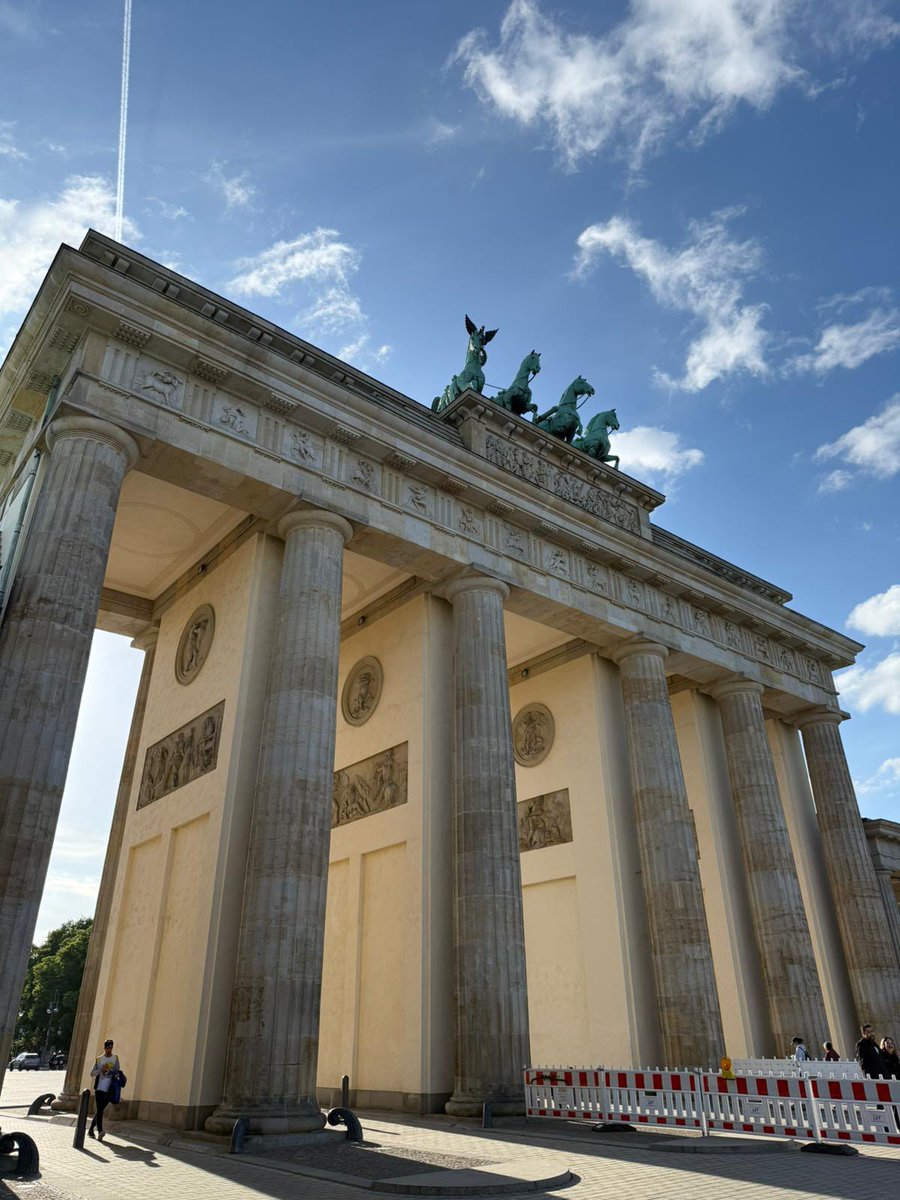 ESGO_society's tweet photo. Guten Morgen from Berlin 🇩🇪! Visit the ESGO Booth at the International Charité Mayo Conference to learn more about ESGO’s networks and projects, such as the Olivia digital support platform for all those affected by #ovariancancer. 

#wocd2025 #gynonc #oliviaoc 
@ENYGO_official @EngageEsgo @IJGConline