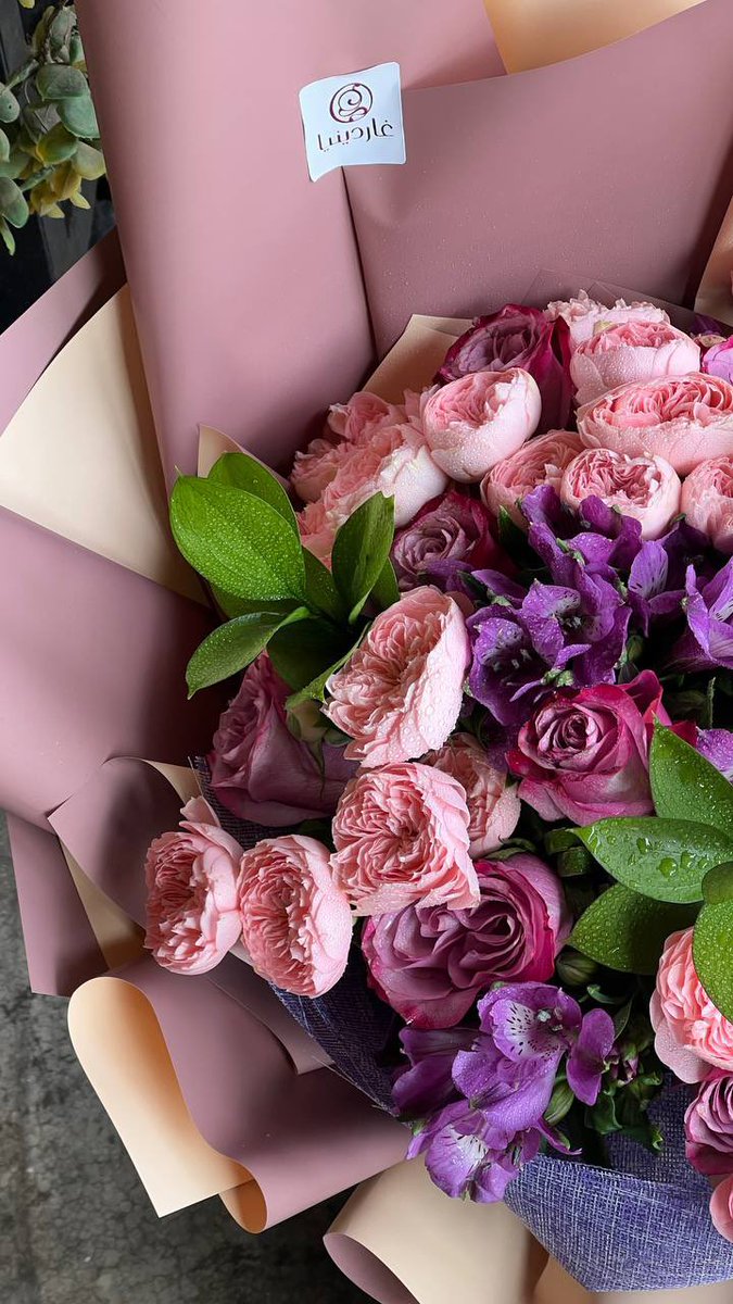 المسافاتُ
ما أيأستني
ولا الدروب المغلقةُ
ولا الاحتمالاتُ الرمادية
ولكنّ يداً ما عادتْ مفتوحة
وعيناً ما صارت ترِقُّ
وقلباً لم يعد يُصغي 
لهذا النداء الأخير؛
بعثرَ الجهات عندي
وقطع عليّ الطريق.