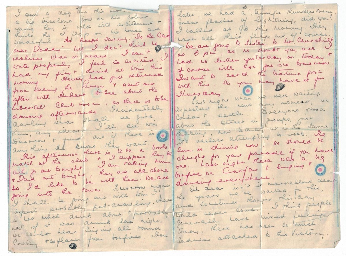 "This really is it!! I can hardly believe it, no-one here seems able to realise it yet, though we have all decorated our houses with flags..." 

Letter written on VE Day to Max Surman, who served with the Royal Observer Corps in Malta.

🔗theirfinesthour.english.ox.ac.uk/veday

#WW2 #VEDay80