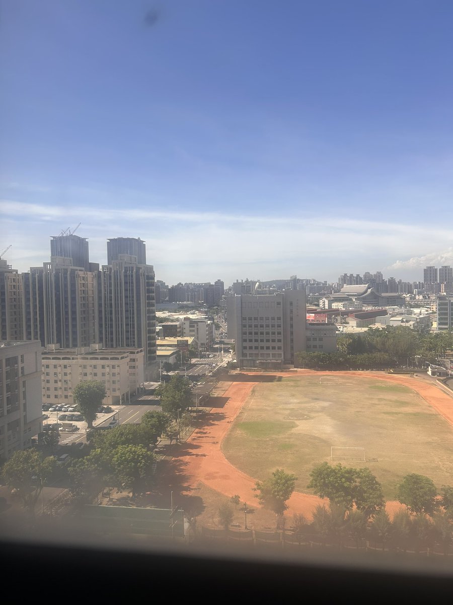 Lewisssss2's tweet photo. 看了醫院窗外的風景一個禮拜了
希望能快點結束 https://t.co/xkO7y8IahM