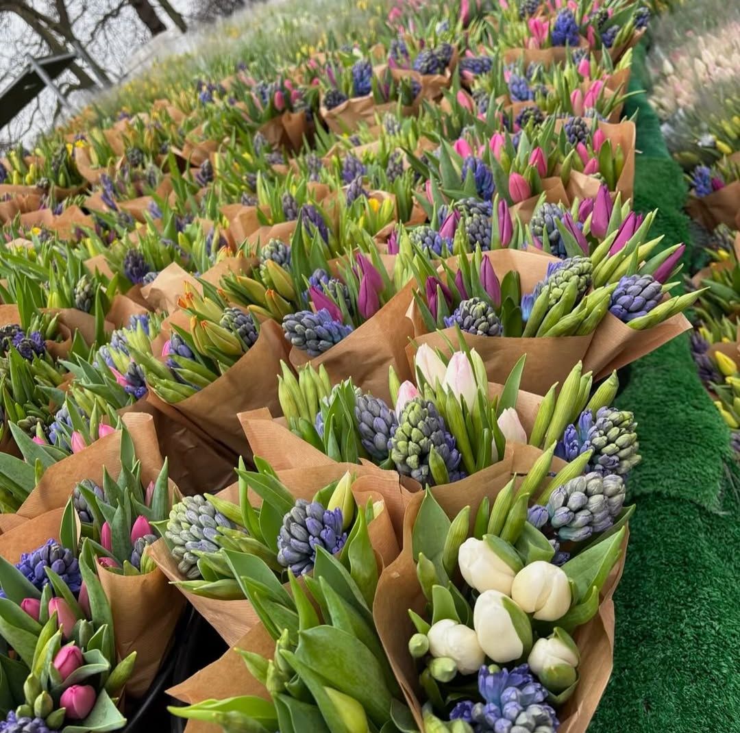 This Saturday! The Victoria Park Food &amp; Fashion Market- running weekly in the park, 11-5pm. Alongside street food, sweet treats, drinks &amp; vintage clothes, there'll also be some produce inc fruit &amp; veg, fresh bread &amp; other bakes, plus flowers(📷Stevens of Sibsey). See you there!🙌