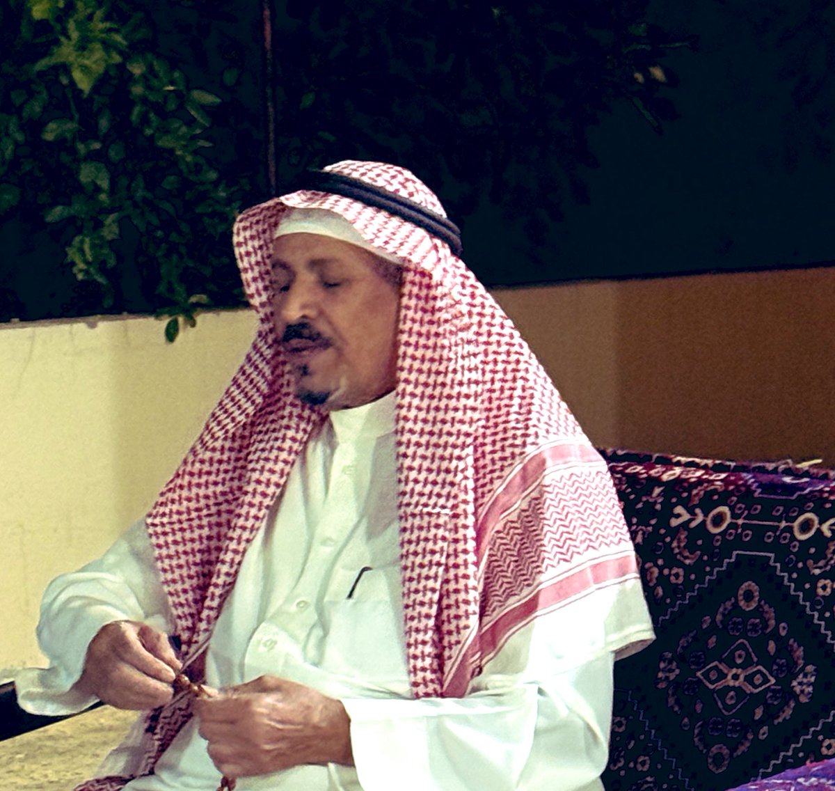 مكثنا ليلة البارح بضيافة زيارة خاطفة مرت كالبرق من الاستاذ الغالي سليمان المطير <a href="/abualker/">سليمان المطير 1367حائل</a> للوالد حفظهم الله جميعاً بصحبة العم عبدالعزيز العلي
كانت مليئة بالبهجة واستذكار الذكريات الجميلة وعرّج استاذنا على بعض اراءه حول الروايات والكتب
تمنيت ان تطول بصحبتهم حفظهم الله