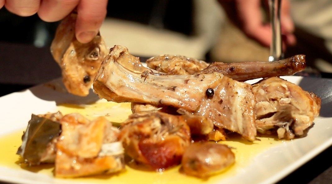 El rico conejo y otras delicias escabechadas de Castejón de Valdejasa. Lo podéis leer en la última entrada del blog:
maderadebuixo.blogspot.com/2025/05/el-ric…