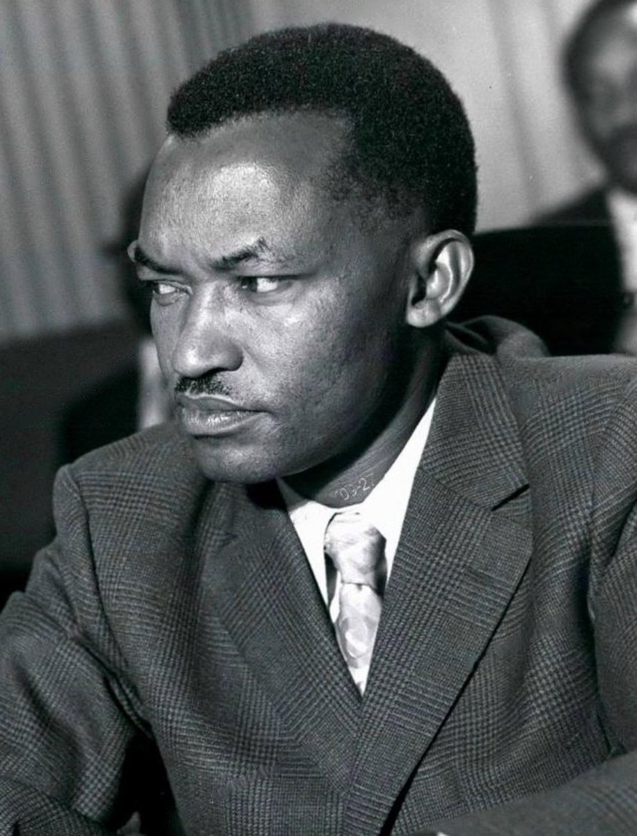 JMakamba's tweet image. Pole kwa familia ya Mzee CD Msuya na wana-Mwanga. Mzee CDM alikuwa mtu hodari, aliyeitumikia nchi yetu kwa bidii na maarifa. Ukikaa naye huchoki kumsikiliza. Tumempoteza Mzee wetu lakini pia tumepoteza maktaba kubwa ya historia ya harakati za maendeleo ya nchi. Mungu amlaze pema.