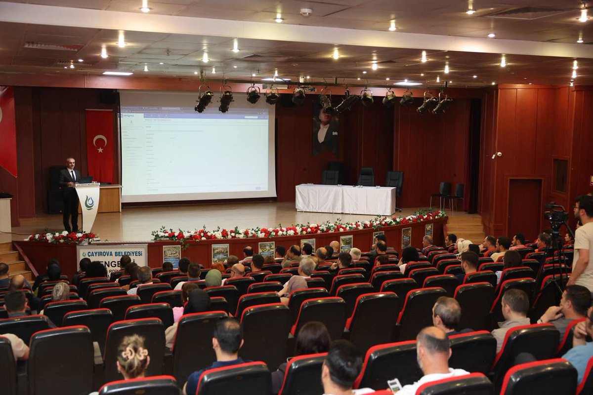 ciftcibnymn's tweet photo. Çayırova Belediyesi olarak dijitalleşme yolunda önemli bir adım daha attık.

Yeni Dijital İmar Uygulamamızı; müteahhitler, proje müellifleri, yapı denetim firmaları ve kamu kurumu temsilcilerine tanıttık.

Hizmet süreçlerini hızlandıran, şeffaflığı artıran ve tasarruf sağlayan bu uygulamanın hayata geçirilmesinde emeği geçen tüm ekip arkadaşlarıma ve programa katılım sağlayan kıymetli paydaşlarımıza teşekkür ediyorum.

Çayırova’da dijital dönüşüm yolculuğumuz kararlılıkla devam edecek.