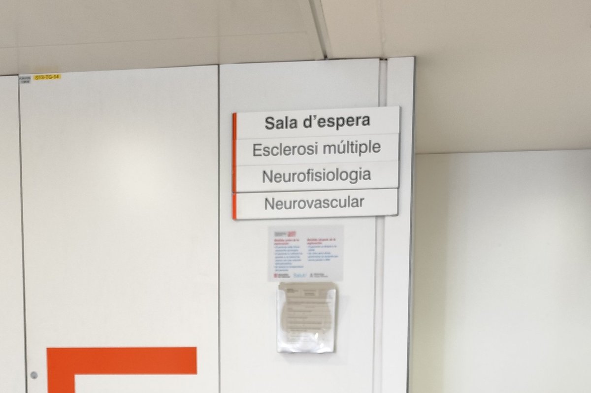 #BonDia, #Tuiterlanders!!!
Aquí estamos mi túnel carpiano y yo...
😜😜😜
Gaudiu del dijous!!!
<a href="/hbellvitge/">Hospital Universitari Bellvitge | HUB</a> 
#Equipazo en #Neuro del #HUB
👍🏼👍🏼👍🏼