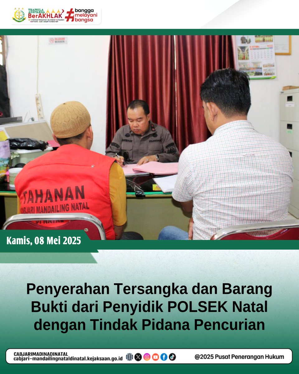 CabjariNatal's tweet photo. Pada Hari Kamis 08 Mei 2025, Cabang Kejaksaan Negeri Mandailing Natal di Natal Selaku Jaksa Penuntut Umum (JPU) Melaksanakan Kegiatan Penerimaan Tersangka dan Barang Bukti dari Penyidik POLSEK Natal.
@kejaksaan.ri @kejatisumut @kejari.madina @polseknatal @rutan2bnatal  #jaksa https://t.co/jHrRD7y671