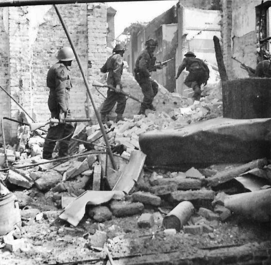 Churchill announced Victory in Europe at 1300 hours on 8 May 1945
#SharedHeritage #irishregiments #wewillrememberthem #VEDay80 #untoldthemuseum #untoldstories #secondworldwar

Image: 2 RUR on the outskirts of Bremen in the closing days of the Second World War (© IWM BU4458)