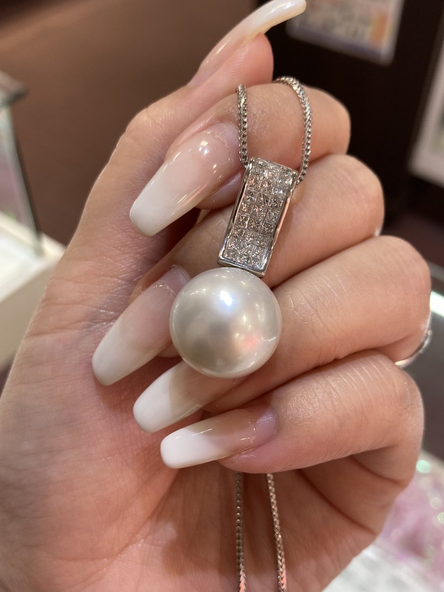 total_okazaki's tweet photo. k18wg
白蝶真珠
ダイヤ計1.00ct💎

とてもボリューミーなネックレスです🥰 https://t.co/qzGZkHAW7T