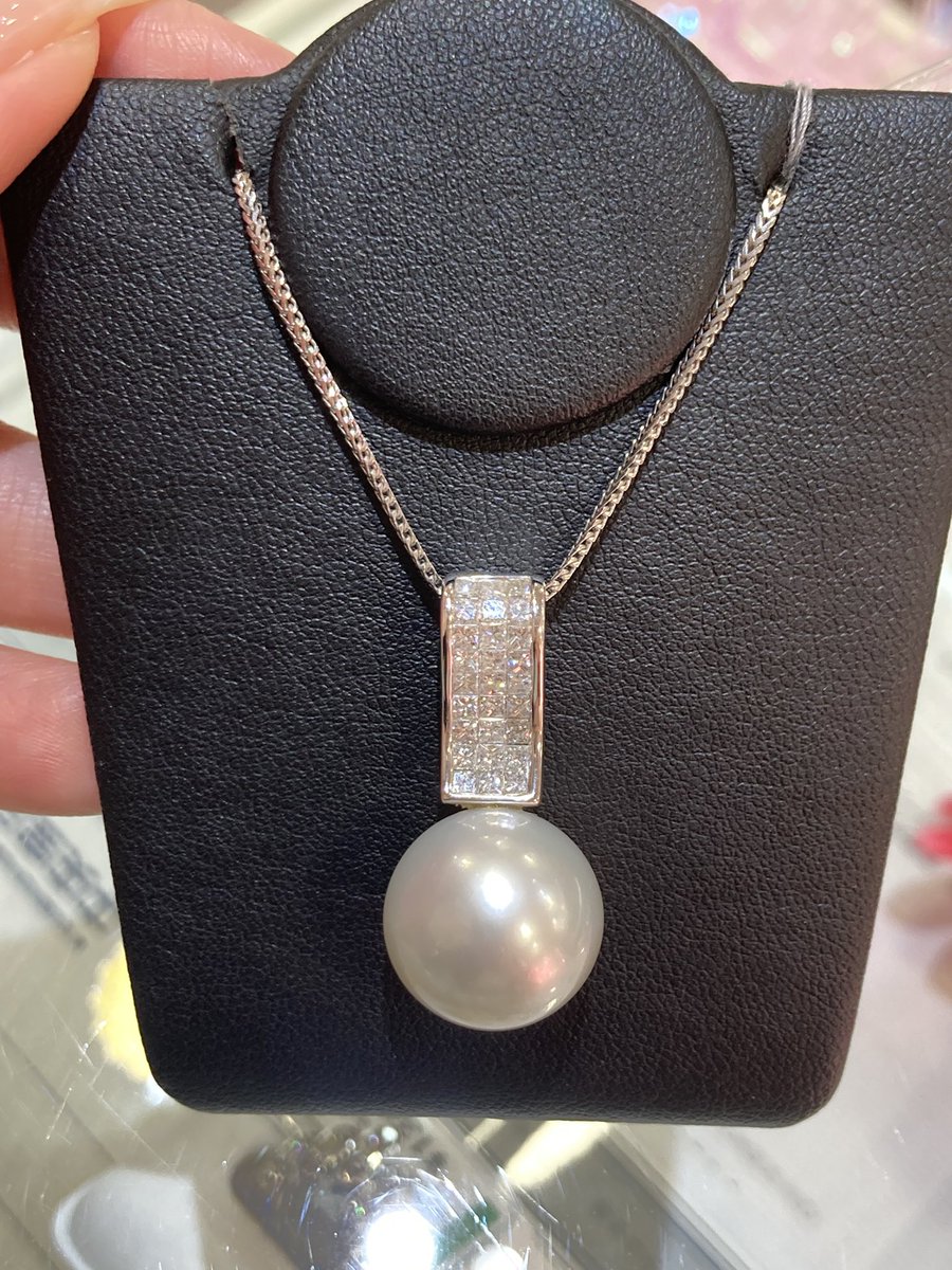 total_okazaki's tweet photo. k18wg
白蝶真珠
ダイヤ計1.00ct💎

とてもボリューミーなネックレスです🥰 https://t.co/qzGZkHAW7T