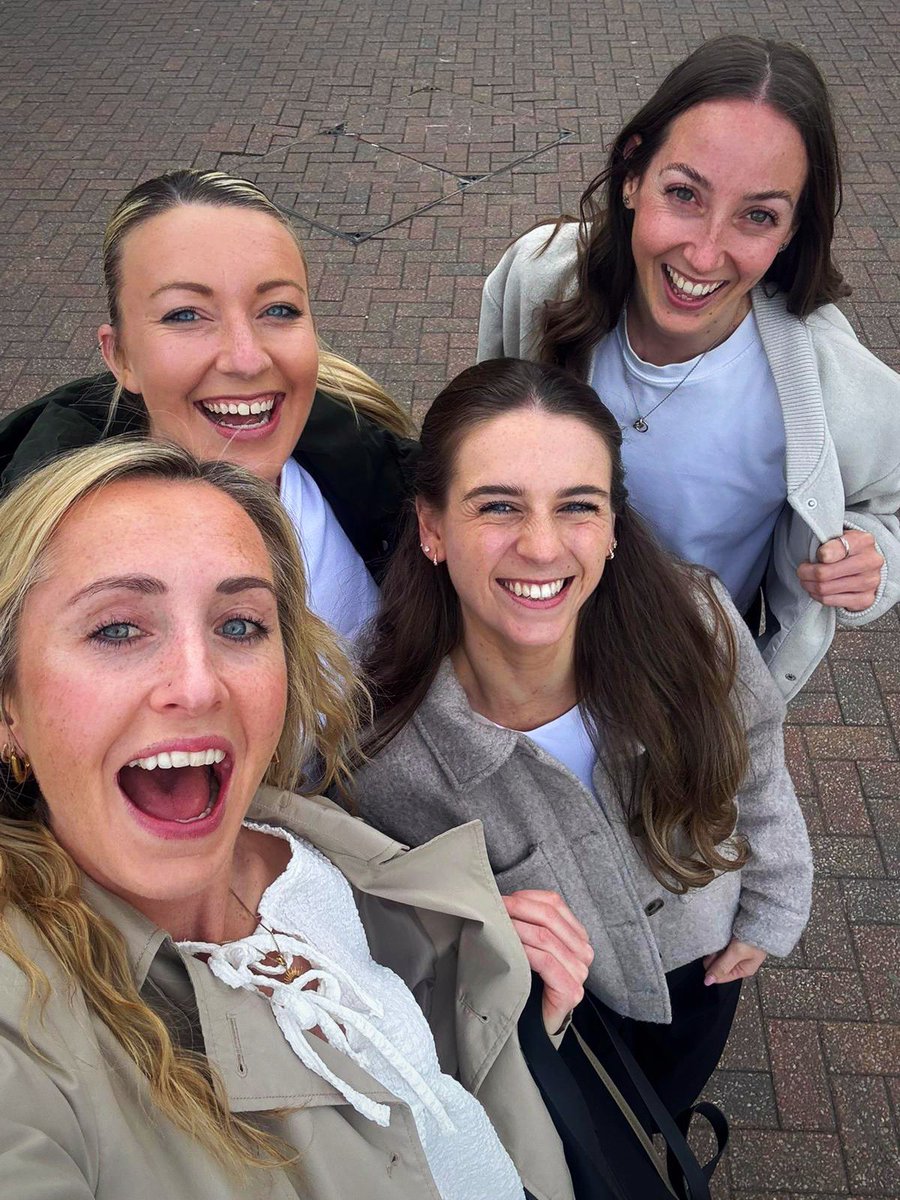 Laura Bowen tweet media