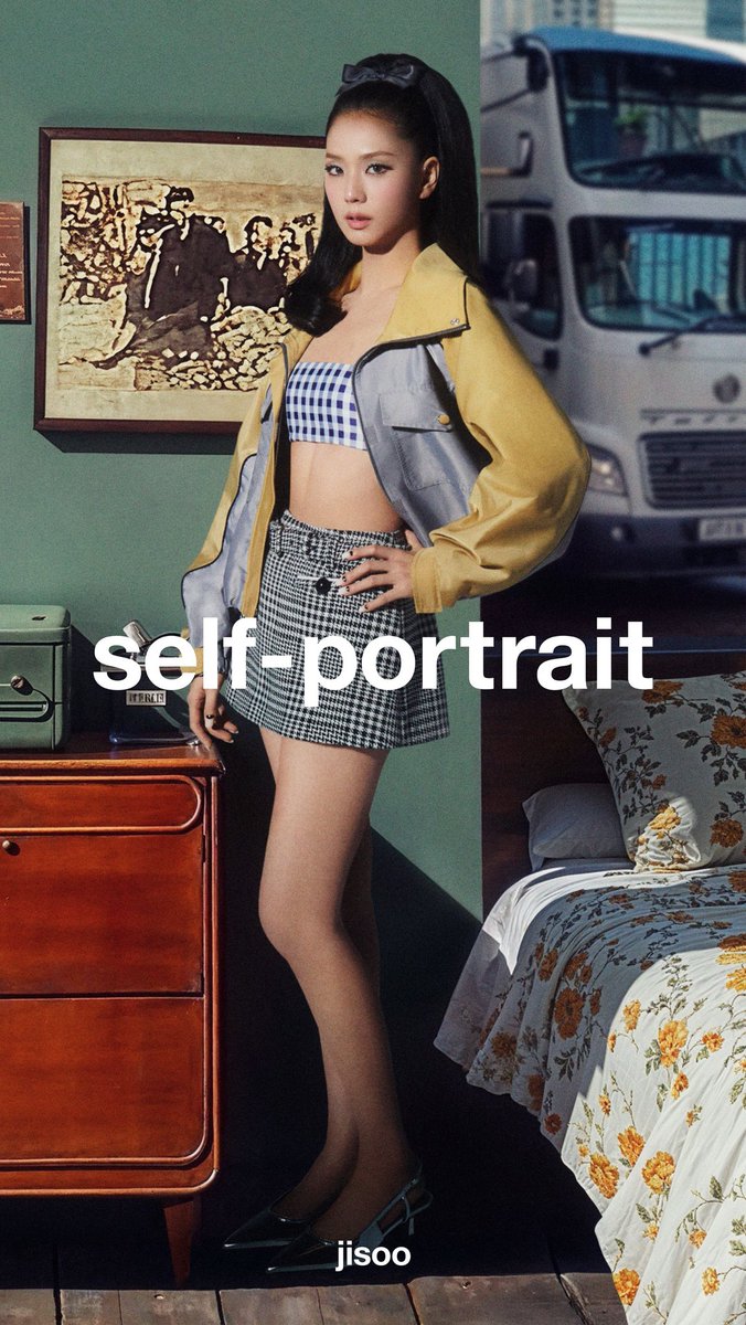 Jeff__Benjamin's tweet photo. Looking like an absolute timeless icon, JISOO stars in Self-Portrait's pre-Fall 2025 campaign. It's the @officialBLISSOO star's third time starring in a campaign for rhe London-based fashion house founded by Han Chong https://t.co/Y9OCybkd98