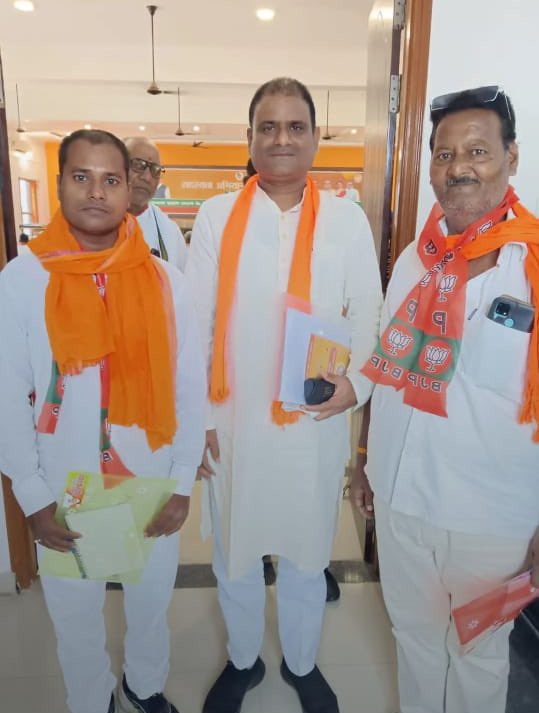 WasimAkramTyagi's tweet photo. इन देश विरोधी फ्रिंज एलिमेंट्स की सारी साज़िश यही है कि भारत के सौहार्द में अडंगा लगाया जाए। यह अनिल सोनी नाम जमूरा यूपी के बलिया बताया जा रहा है। देशभक्ति की आड़ में यह सु-R का बीज अपनी कुंठा सांप्रदायिकता का परिचय दे रहा है। @dgpup साहब @Uppolice @balliapolice को निर्देश दीजिए कि ऐसे तत्वों को तुरंत जेल में डालें।