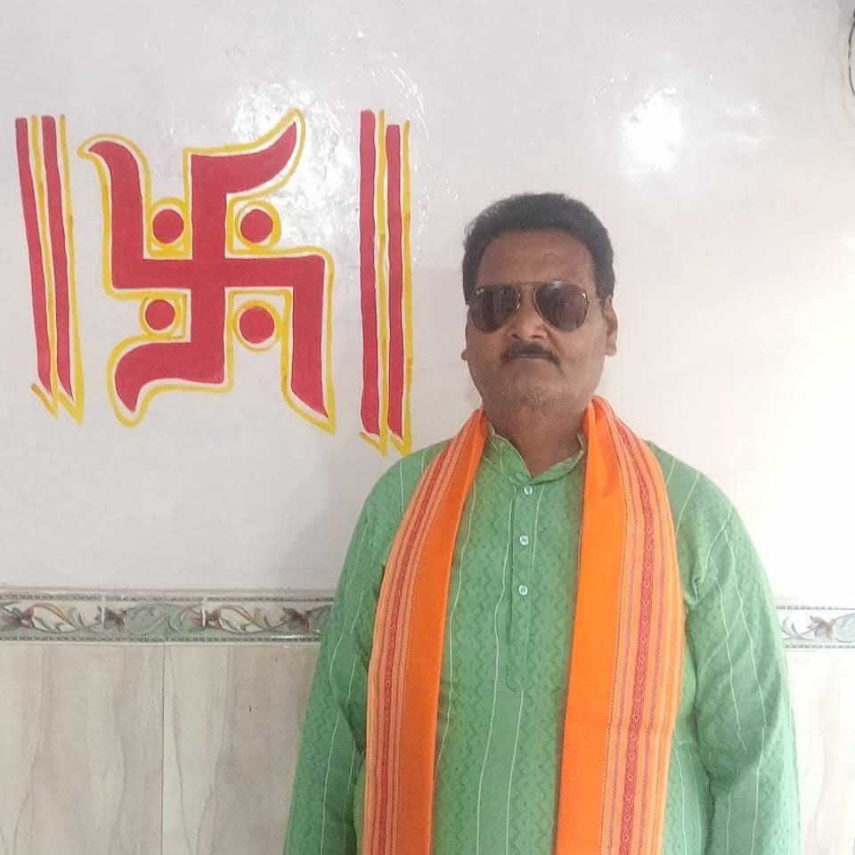 WasimAkramTyagi's tweet photo. इन देश विरोधी फ्रिंज एलिमेंट्स की सारी साज़िश यही है कि भारत के सौहार्द में अडंगा लगाया जाए। यह अनिल सोनी नाम जमूरा यूपी के बलिया बताया जा रहा है। देशभक्ति की आड़ में यह सु-R का बीज अपनी कुंठा सांप्रदायिकता का परिचय दे रहा है। @dgpup साहब @Uppolice @balliapolice को निर्देश दीजिए कि ऐसे तत्वों को तुरंत जेल में डालें।