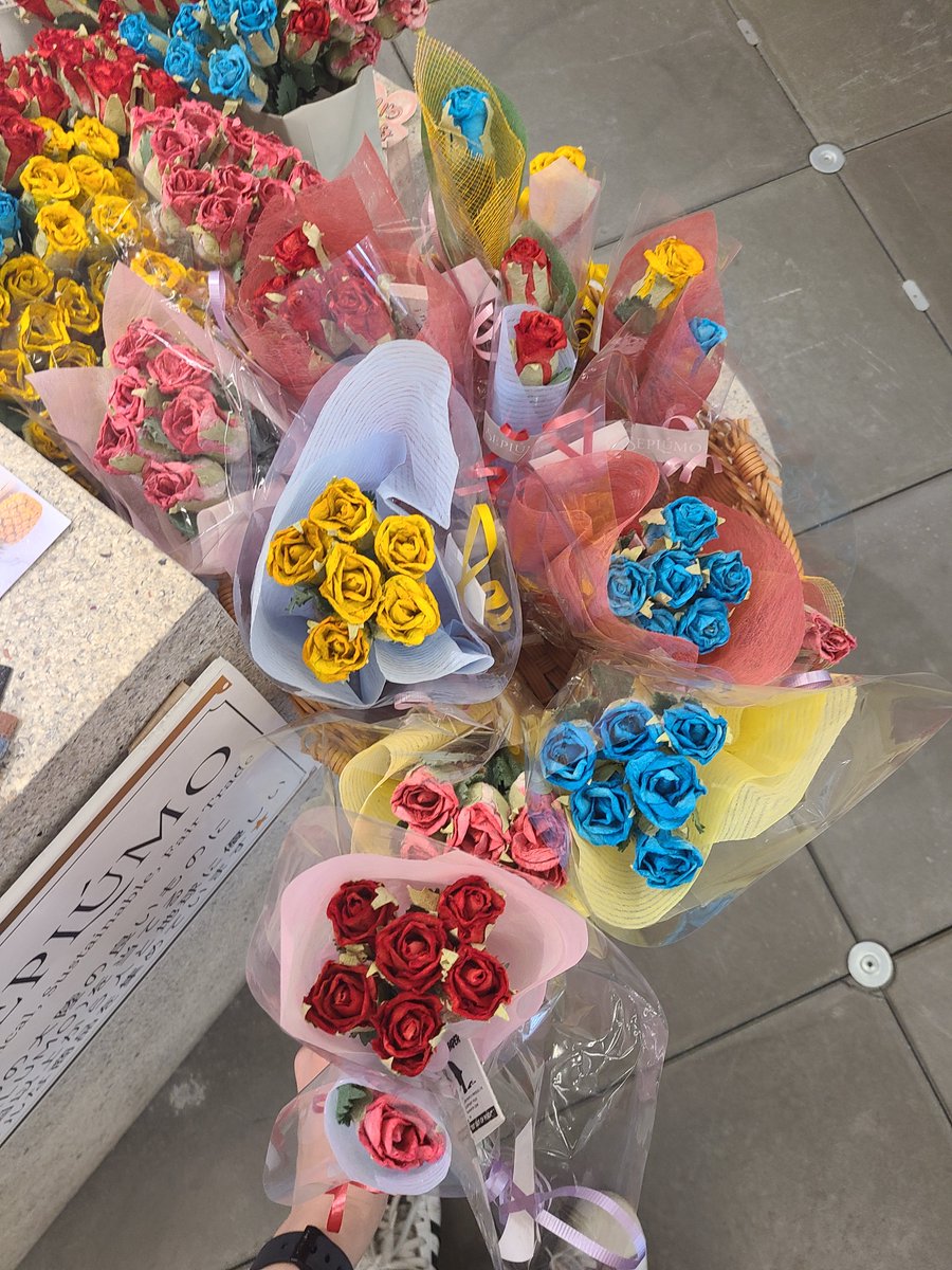 seplumo_shop's tweet photo. 母の日に枯れないバラのお花は
いかがでしょうか✨
ぞうさんのうんちからできたペーパーバラです✨🎁✨
記憶に残る素敵なアイテムなので
気になる方は、お早めに🌼😊
#seplumo 
#ハラカド
#母の日 
#SDGs 
#母の日ギフト https://t.co/uojjtcijgm