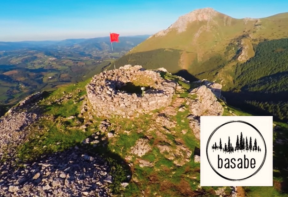 ⛰️AUSA-GAZTELU SARI BEREZIA @basabe_garagardoak _ en eskutik!! 😉

🔹Bi lasterketak kontuan hartuta, Olakosaitik hasi eta Ausa-Gazteluko puntara igoera azkarren egiten duen emakumezkoa eta gizonezkoa sarituko dira!!
🔸SARIAK: 4 lagunentzako 🍺 Garagardo kata esperientzia Basaben!