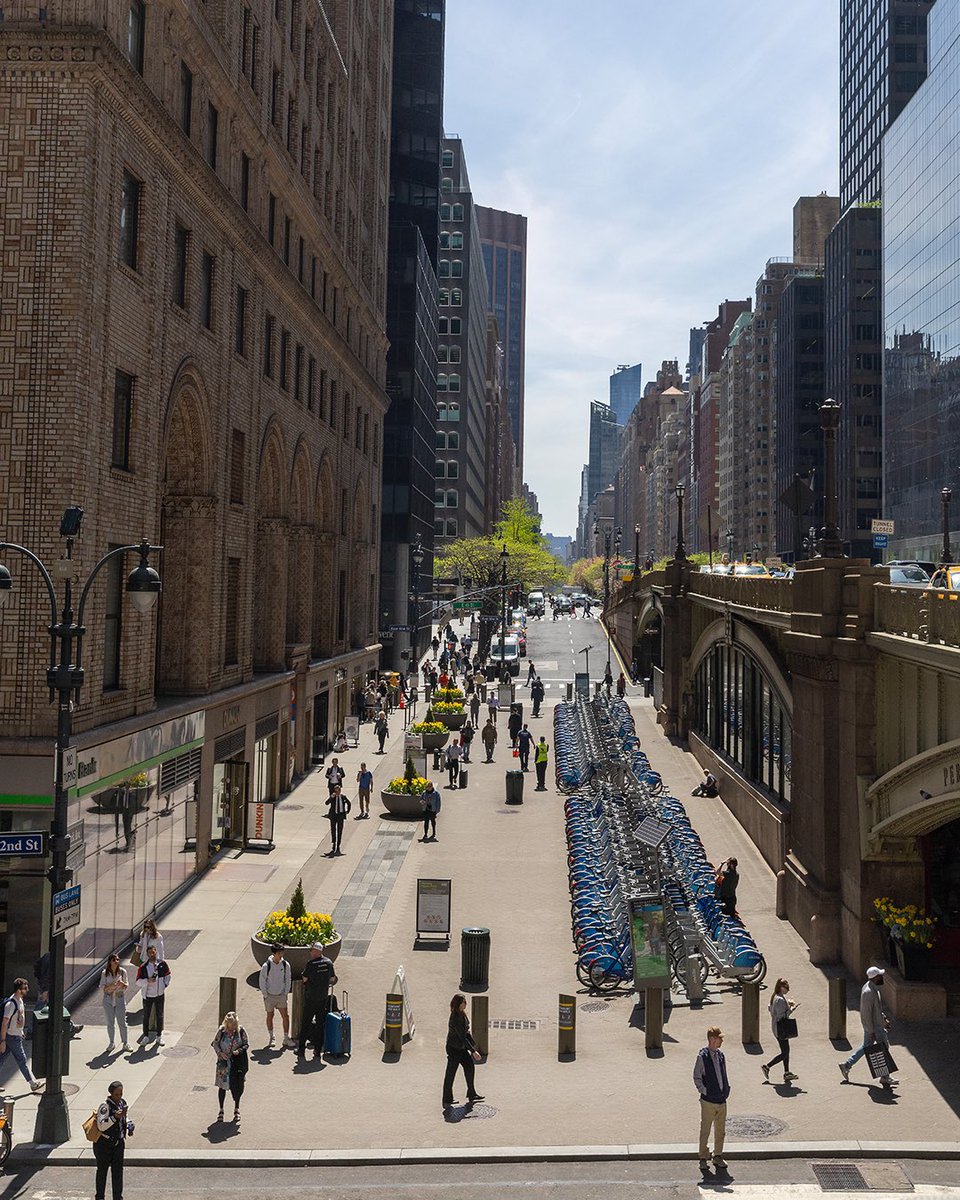 A fresh new view of Midtown East! Pershing Square Plaza East has reopened with expanded pedestrian space, blooming planters, and all the bustle of spring at the doorstep of Grand Central Terminal. #PublicSpaceNYC #MidtownEast #GrandCentralPartnership