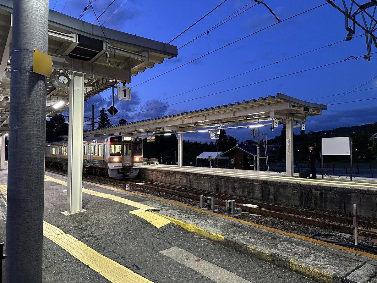 天竜峡駅の夕方から夜の風景が好きです。