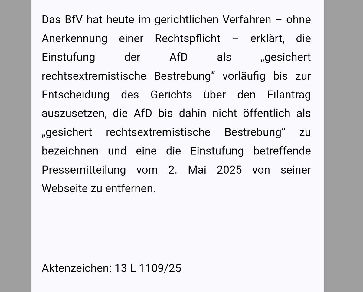 Mit Jubelmeldungen will die AfD aktuell den Eindruck erzeugen, der Verfassungsschutz habe seine Bewertung der AfD inhaltlich revidiert. Das ist falsch. Er setzt die Hochstufung vorläufig aus. Tat er schon nach der Klage zum Verdachtsfall, gewann dann vor 2 Gerichten gegen die AfD