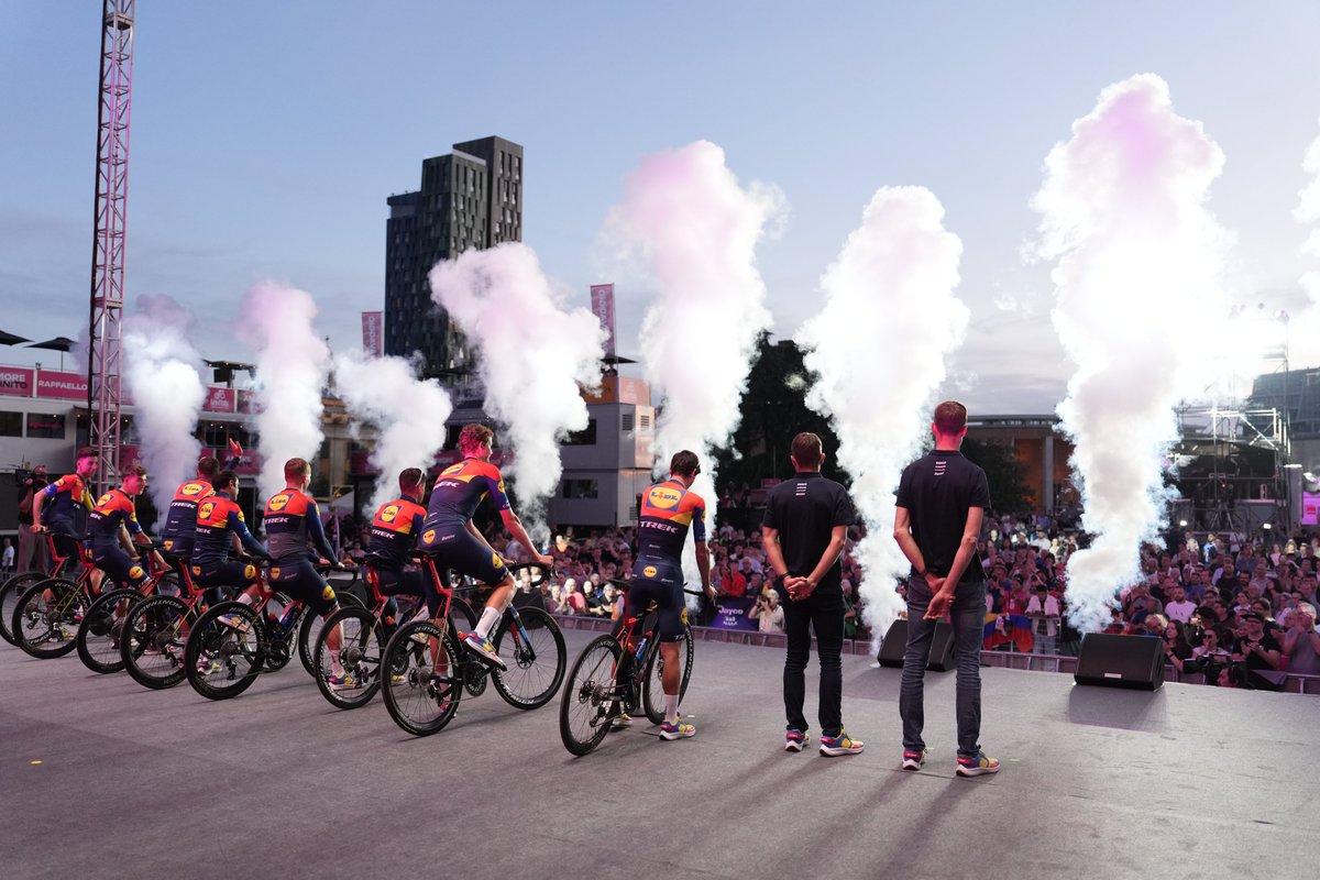 L’attesa è finita: da domani si fa sul serio. 🚴‍♂️🔥
Il <a href="/giroditalia/">Giro d'Italia</a>  è pronto a incendiare le strade: emozioni in arrivo! 🥂
📸 Ecco i momenti più belli della Teams Presentation di ieri. <a href="/rcssport/">RCS Sport</a> 
#astoriawines #giroditalia #LaGrandePartenza #celebratinglife